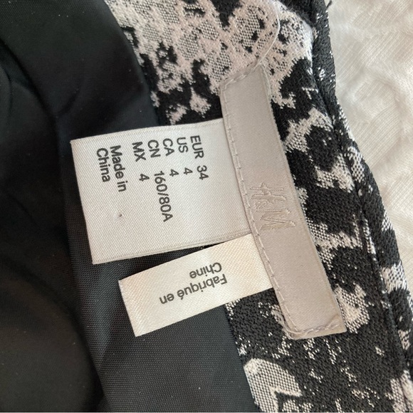 Fun yet minimalistic H&M dress - Picture 4 of 4